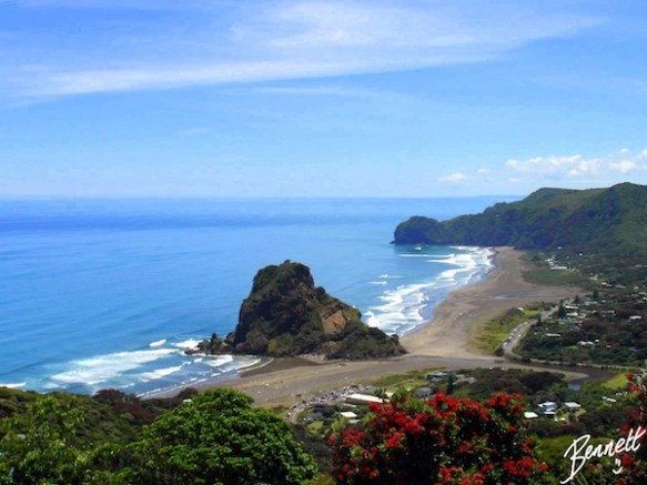 Piha Beach, Auckland, New Zealand Piha Beach, Auckland, New Zealand