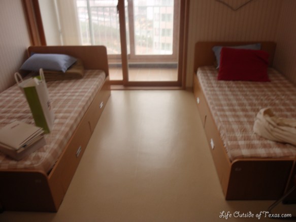 EPIK orientation dorm room | LifeOutsideOfTexas.com
